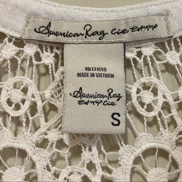 American Rag White Blouse V Neck Top Lace Buttons Size Small - Picture 6 of 8